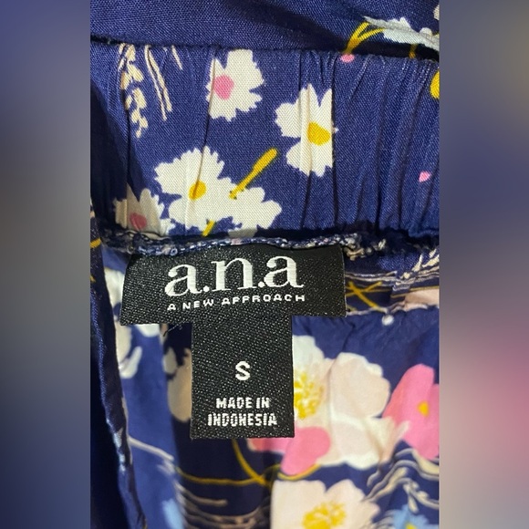 a.n.a. Skirt Set Size Small Navy With Floral Pattern - Picture 5 of 13